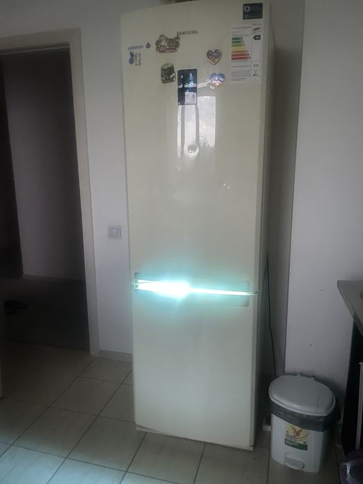 Холодильник Samsung 70000