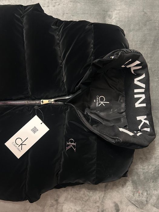 Vând vesta noua de bărbați Calvin Klein