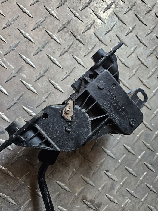Pedală de accelerație diesel Mitsubishi Pajero 2008