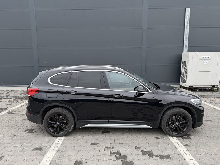 BMW X1 TVA deductibil , HUD, Distronic, Lumini Ambientale, Carplay