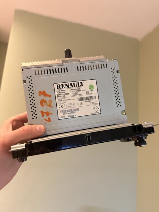 Navigație originală Renault Clio 4 – 281153868R + ramă/plastice