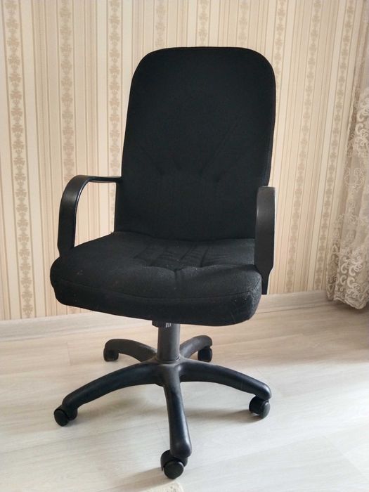 Продам офисные кресла