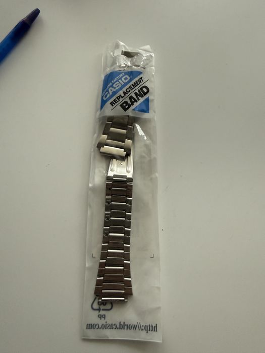 Продавам часовник Casio AE1200