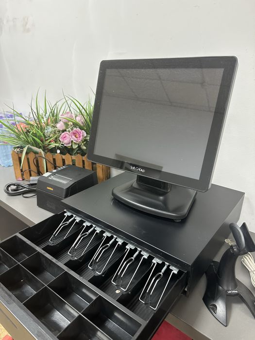 Моноблок в комплекте принтер чеков ящик денежный