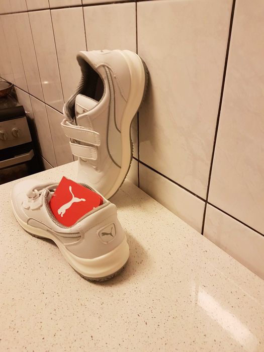 Vind adidași marca Puma noi albi mărimea 43 -44 100 lei