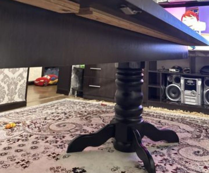 Столы и стульями