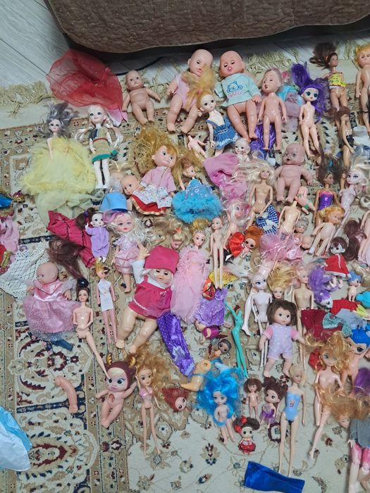 Срочно много разных кукол.