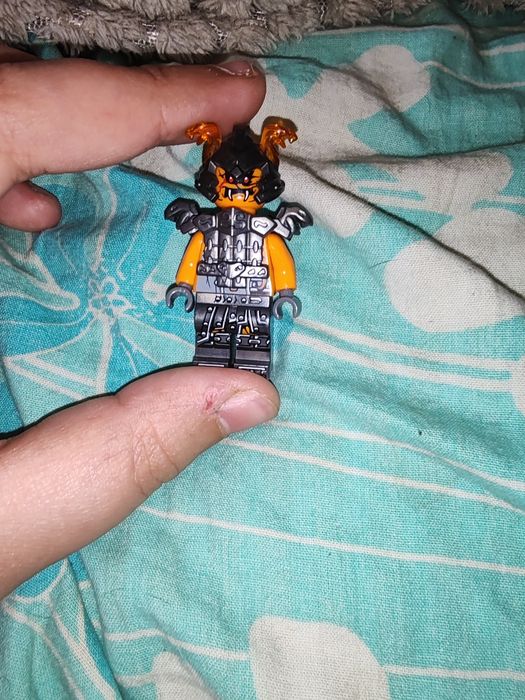 Vând minifigurine lego Ninjago preț 70ambele (negociabil