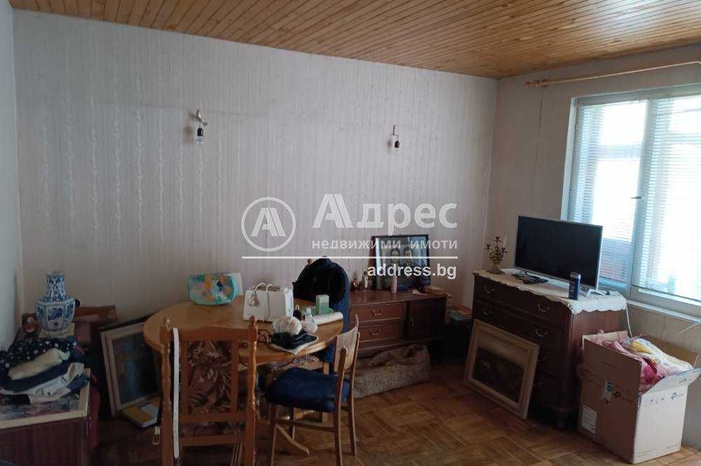 Ексклузивно от "Адрес"! Продава се къща в центъра на град Разград!