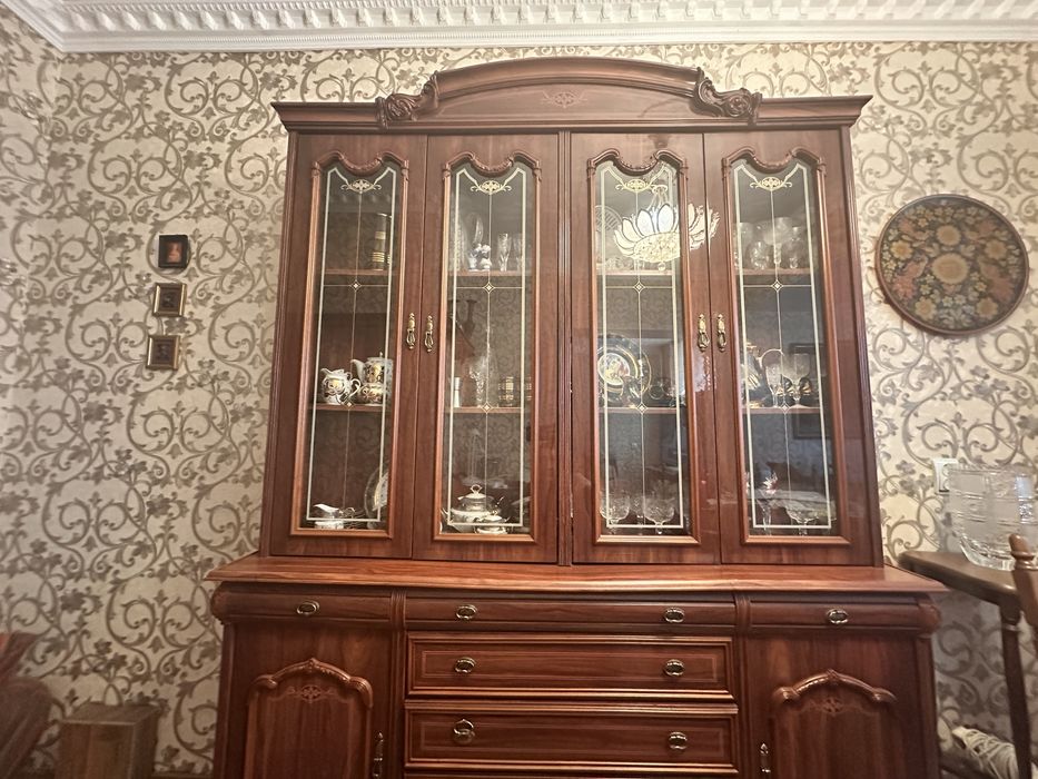 Буфет сервант в отличном состоянии