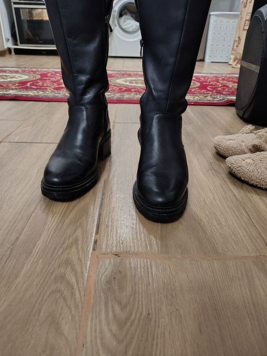 Vând cizme Lasocki mărime 40