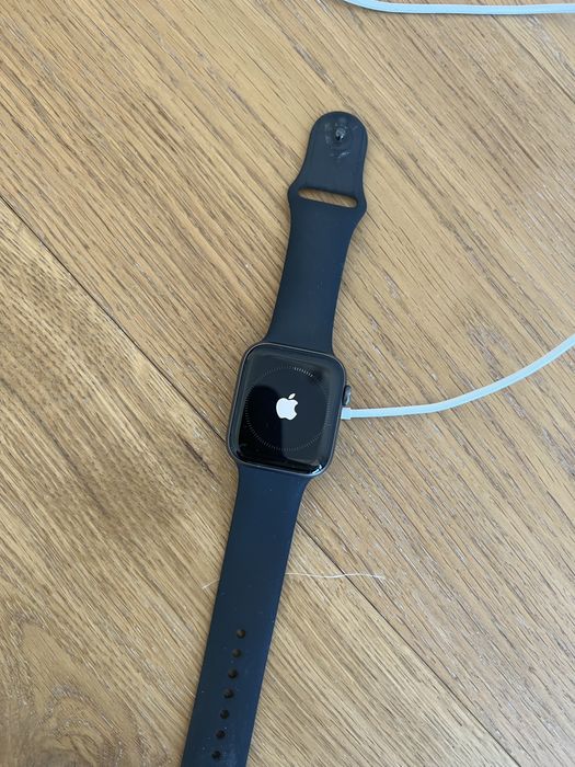 Ceas Apple - cumparat in 2020, purtat in total vreo doi ani