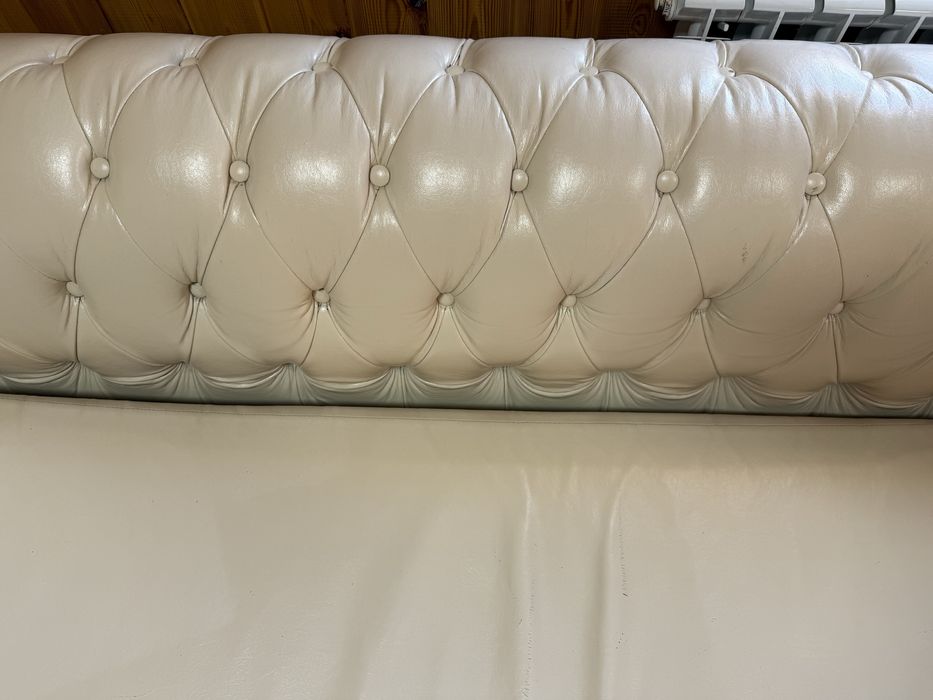 Диван белый отличный