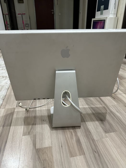 Apple Cinema  Display 30 диогональ очень редкая модель!!!
