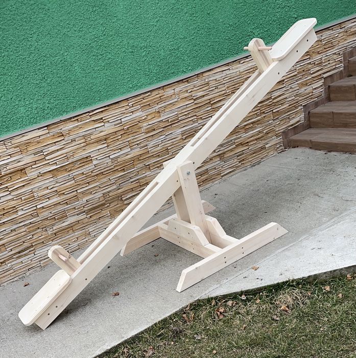 Balansoar din lemn pentru copii