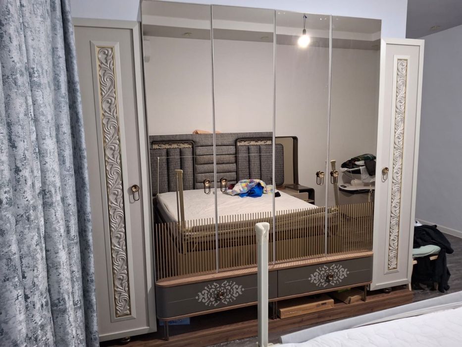 Продам кровать, шкаф и туалетный столик