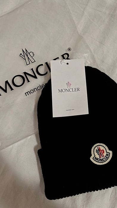 Осенние/зимние шапки moncler