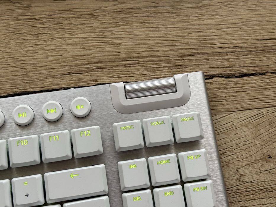 Геймърска клавиатура Logitech G915 X LIGHTSPEED