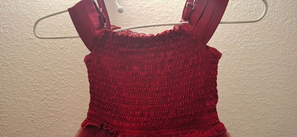 Платье нарядное на девочку