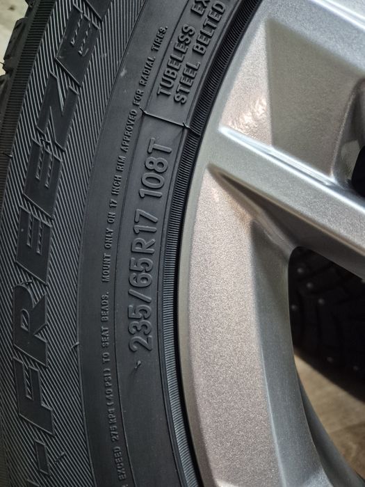 Продам диски с шинами 235/65 r17