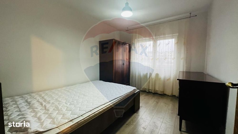 Apartament cu 3 camere de închiriat