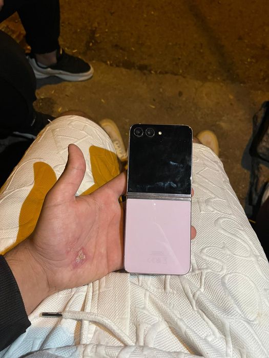 Vand sau schimb z flip 5