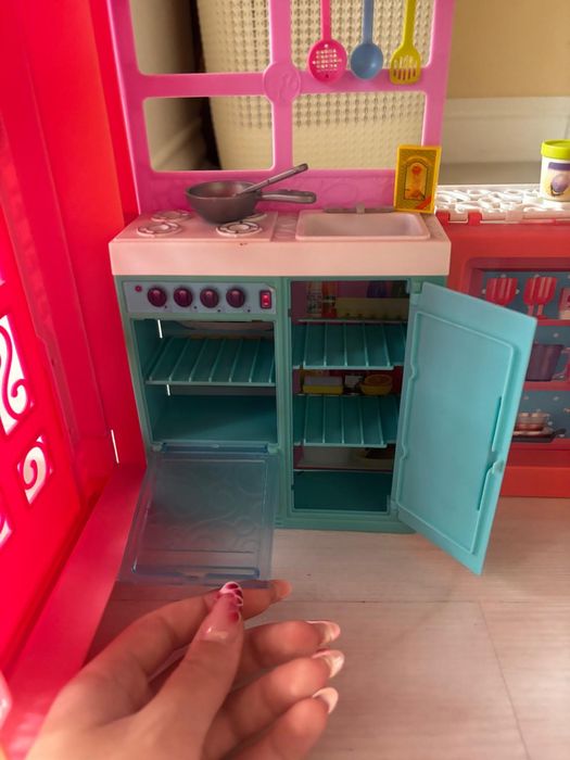 Casa Barbie originala, cu 2 etaje, complet utilata