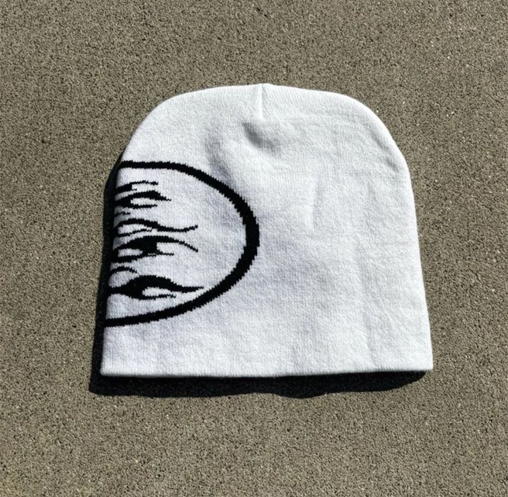 Шапка HellStar чёрная и белая