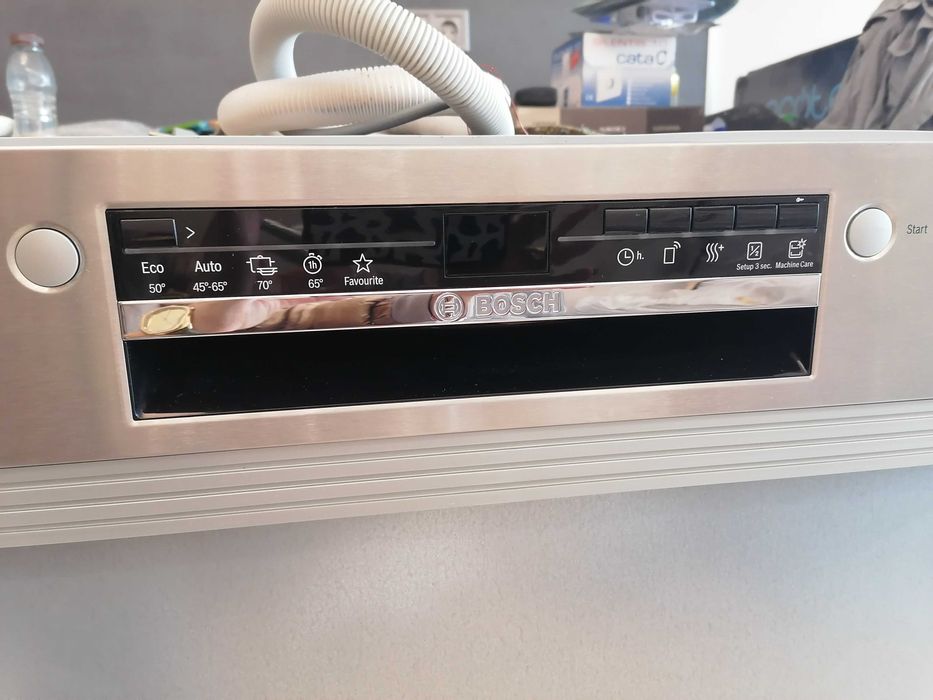 Продава се чисто нова съдомиялна Bosch, но явно с фабричен дефект!