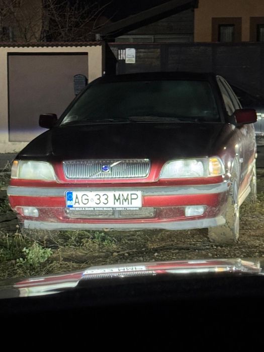 Vand Volvo v40 benzina 1999 Pret Negociabil
