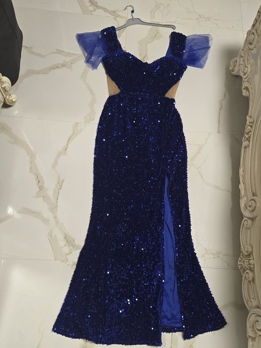 Vand rochie de mers la eveniment