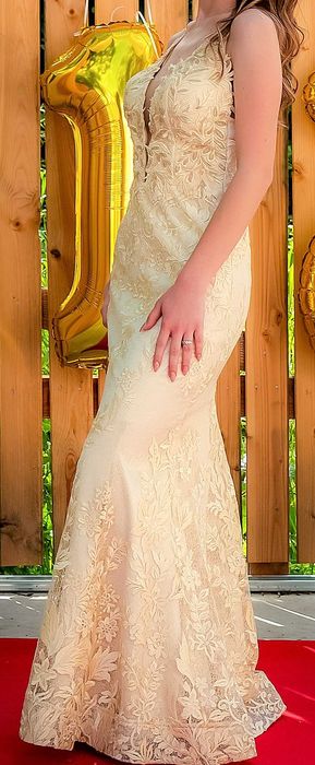 Абитуриентска златиста рокля