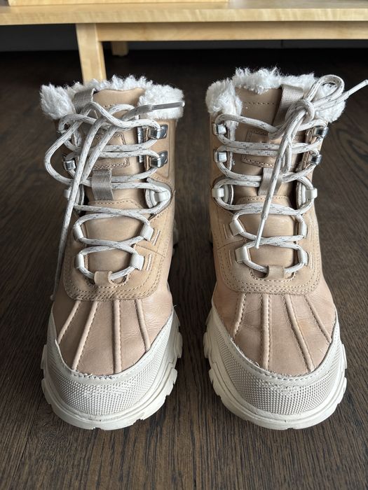 Moncler елек , Catimini рокля . UGG ботуши