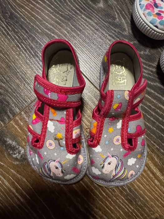 Детски пантофи, боти и кецове