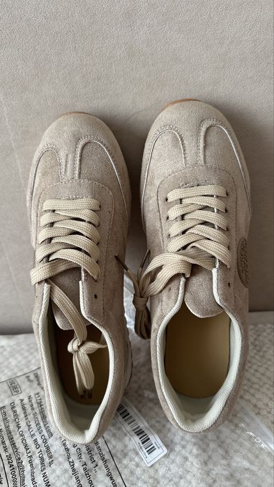 Продам кроссовки