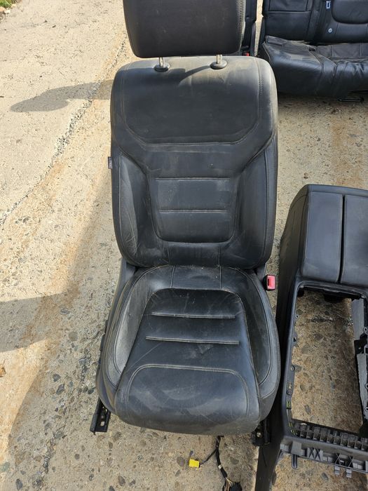 Кожен салон за Vw Tuareg 2013година