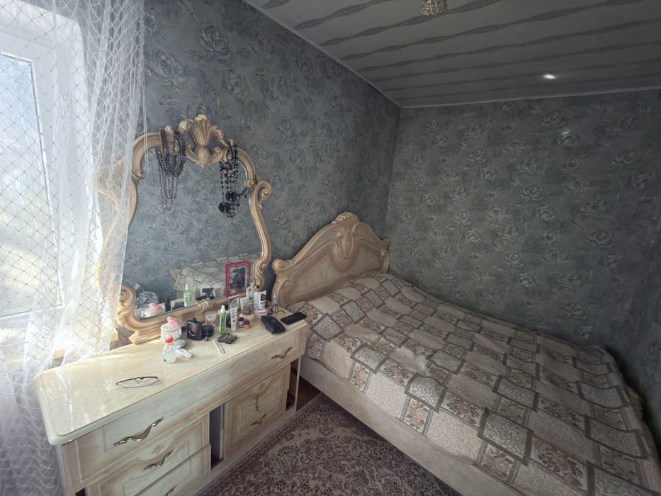 Продам спальный гарнитур без матраса