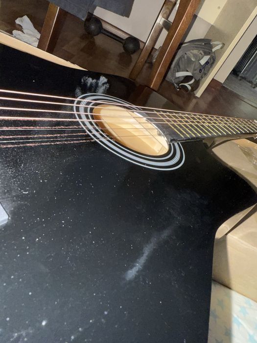 Гитара акустика черного цвета