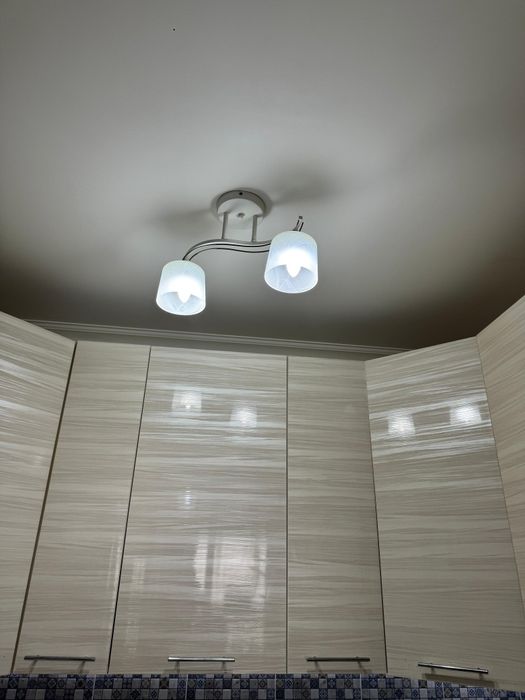 Продам люстры разные.