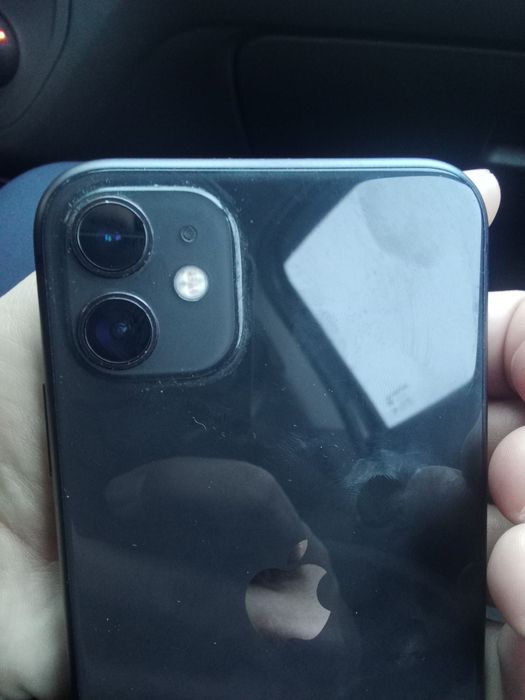 Продам Айфон 11 память 128