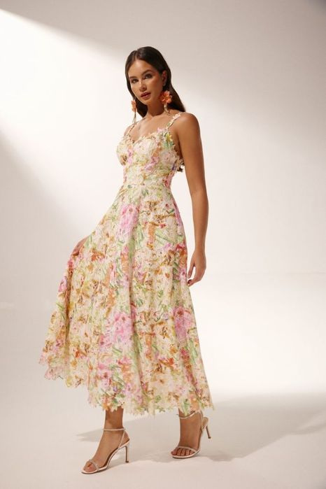 Vând rochie noua din dantelă