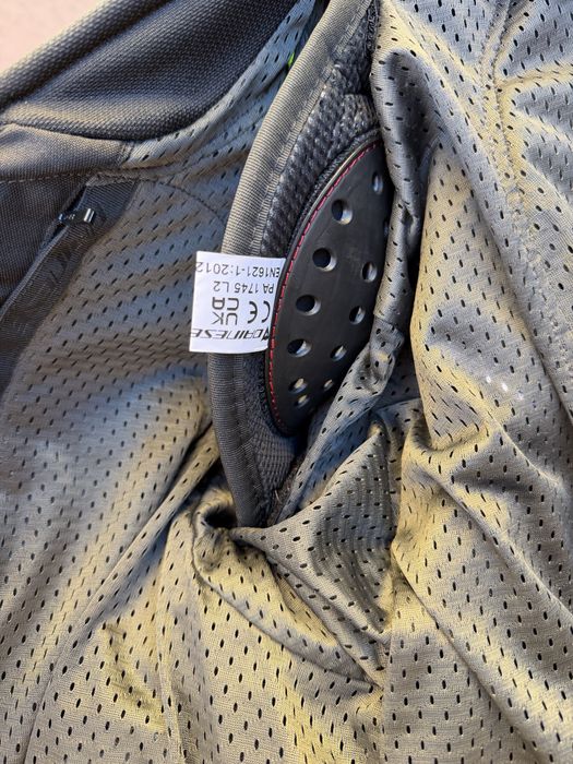 Geacă moto piele Dainese Racing 5 - Negru/Roșu Fluo, Mărimea 60 + Protecție Spate Nivel 2