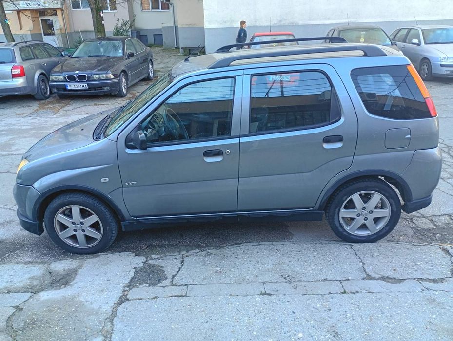 Продавам сузуки игнис 2005 год 73kW 4x4 5 врати