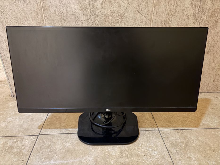 Монитор LG с HDMI кабел