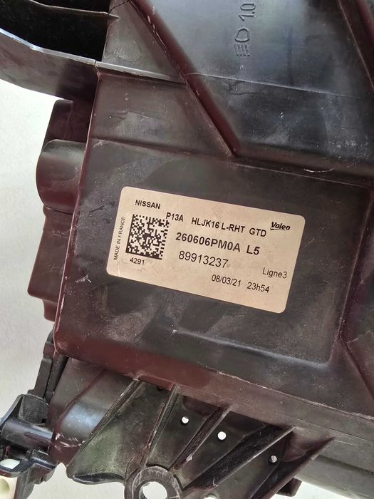 Оригинален фар Нисан Жук  Nissan Juke Led