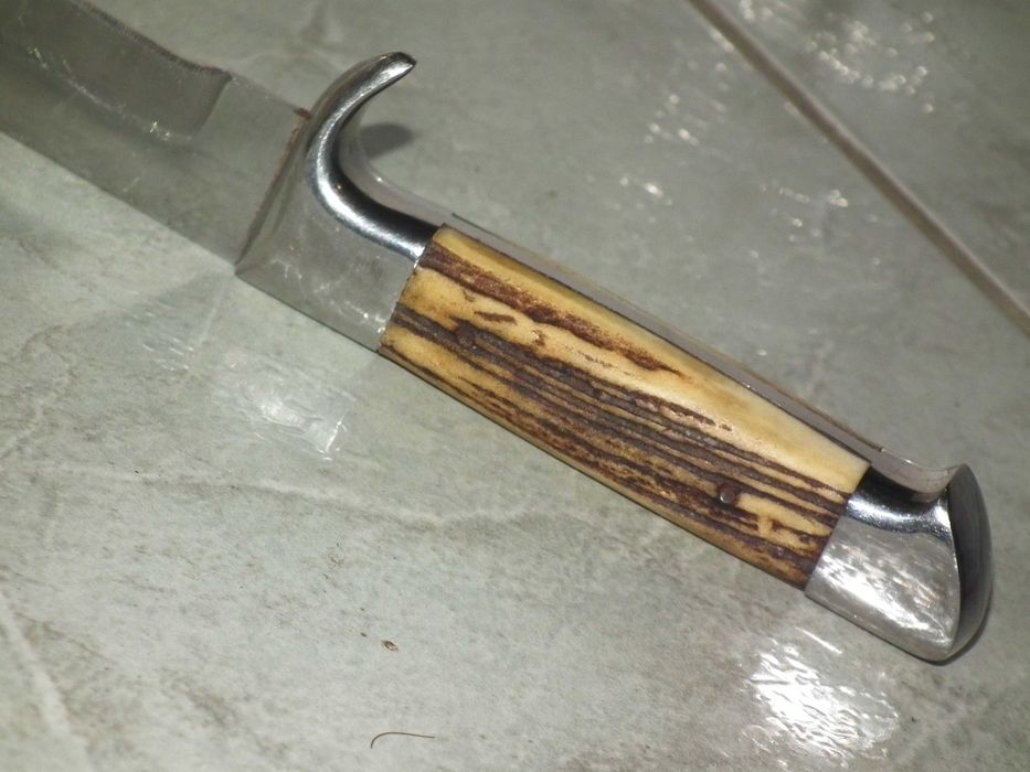 Cutit de vánátoare maghiar cu plásele din corn Magyar Diósgyőri Művek (Diósgyőri Acélművek)