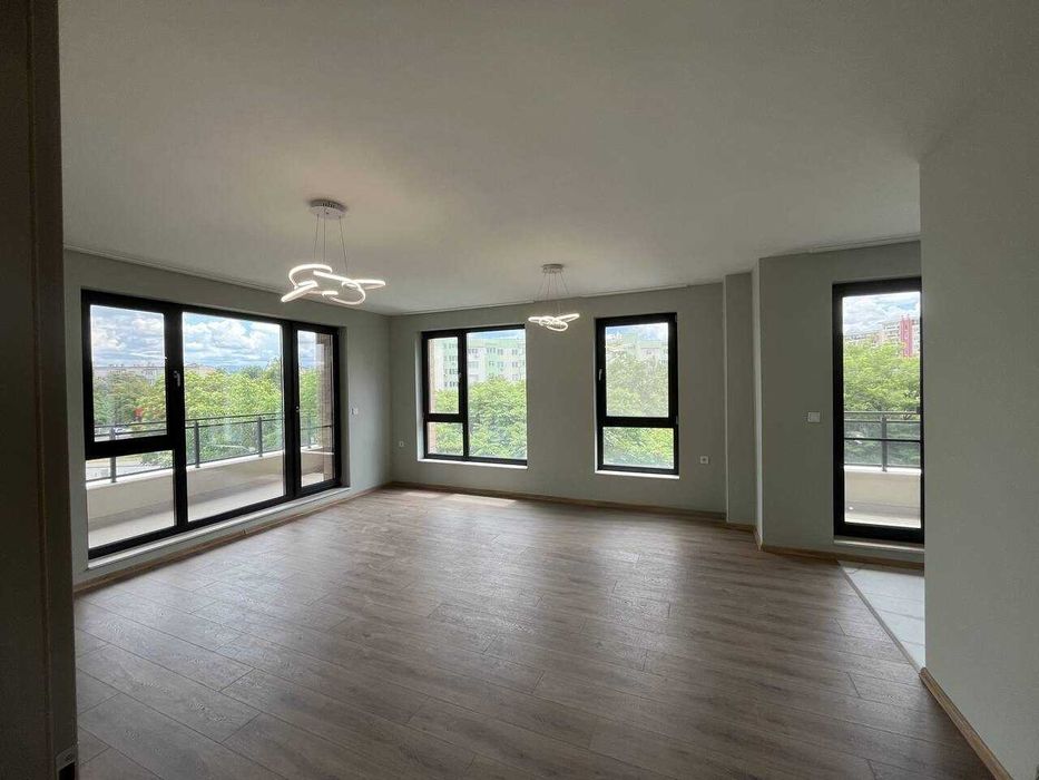 Продава се Тристаен апартамент в Пловдив, Христо Смирненски - 140 кв.м за 25000 €/кв.м - Снимка #1