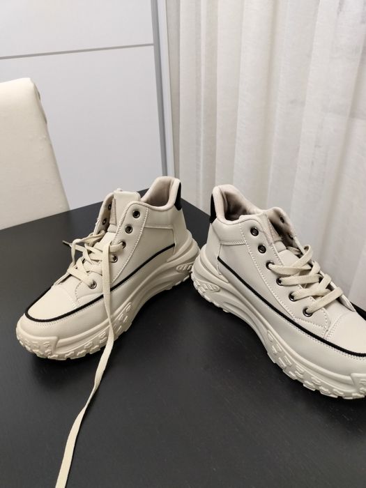 Ghete de culoare bej