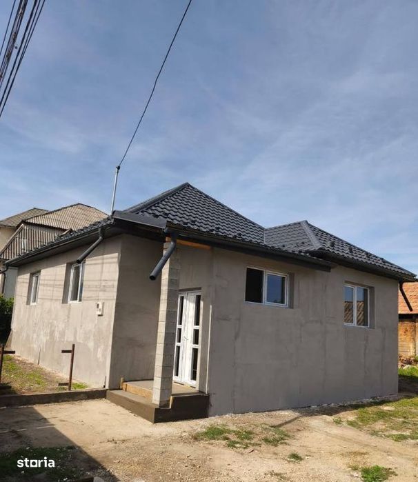 Casa de vanzare 80 mp - 4 camere- teren 400mp -105 000 euro.