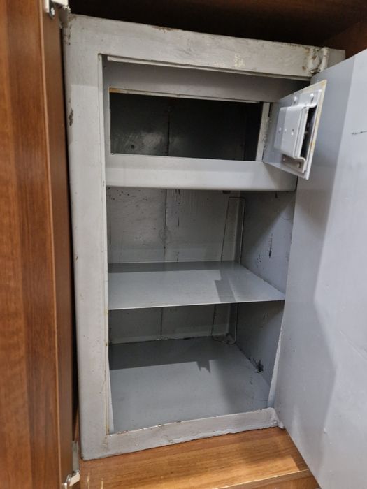 Сейф несгораемый